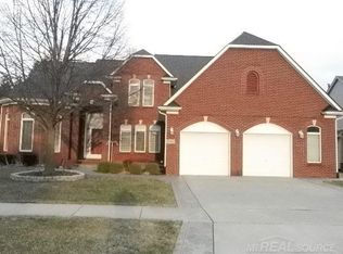 48364 Franklin Dr, Macomb, MI