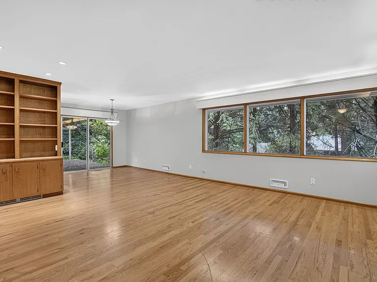 910 York Rd — Photo 5