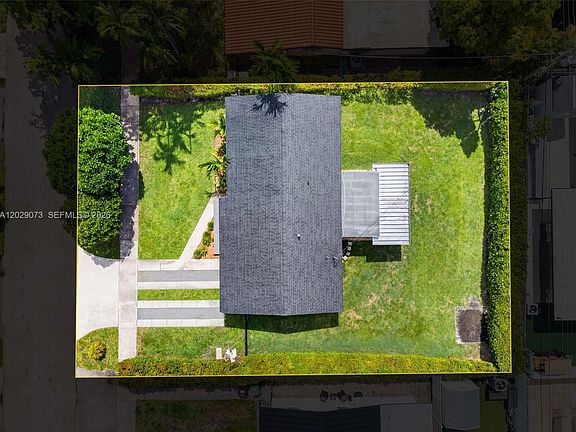 5th image of 680 W 50th Pl