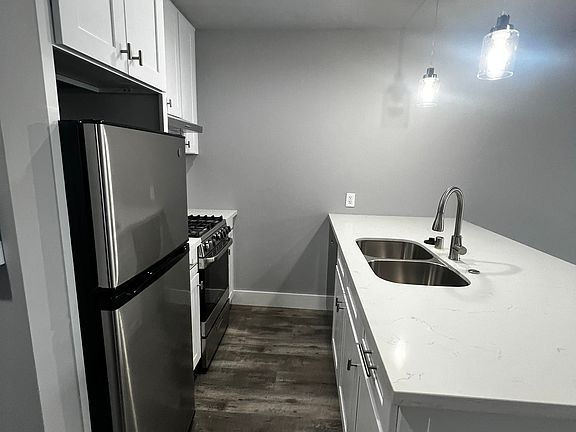 5th image of 4024 Emerald St #Z