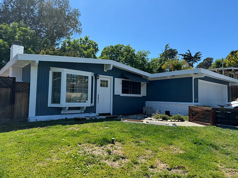 461 Pebble Dr — Photo 2