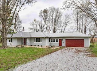 1108 N Main St, Dix, IL 62830