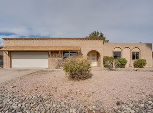 2302 W Del Campo Cir, Mesa, AZ 85202
