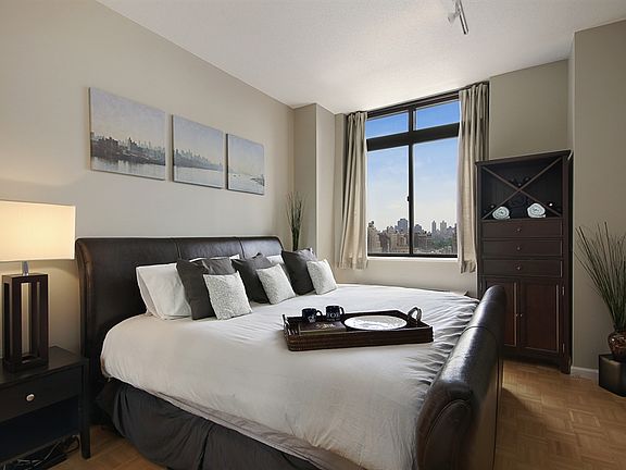 2nd image of 225 W 83rd St APT 20A