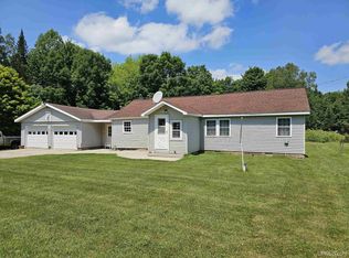 1694 W Quarry Rd, Gulliver, MI 49840