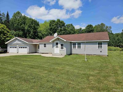 1694 W Quarry Rd, Gulliver, MI, 49840