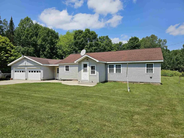 1694 W Quarry Rd, Gulliver, MI 49840