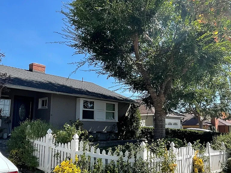 2820 N Buena Vista St — Photo 4