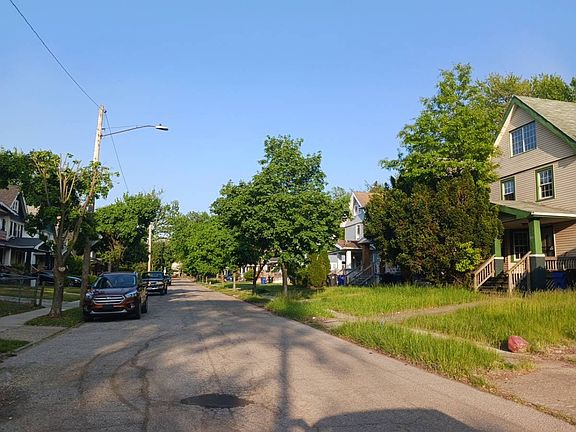 4th image of 14011 Castalia Ave