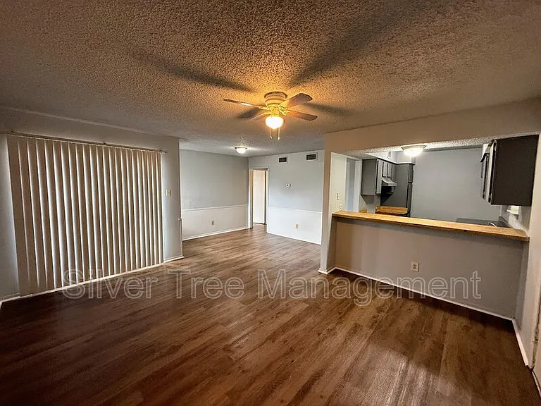 4820 Wellesley Ave #A — Photo 2