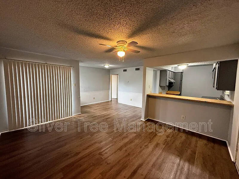 Building Photo - 4820 Wellesley Ave #A