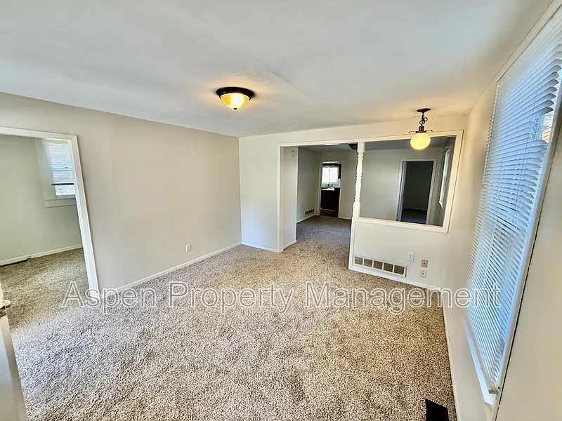 2 bed, 1.0 bath, 1094 sqft, $1,250 — Photo 2