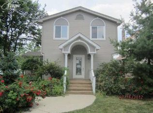 3170 Lexington Rd, Waterford, MI 48328