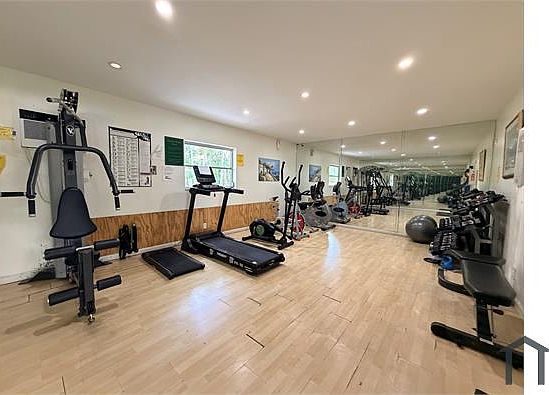 3rd image of 5174 NE 6th Ave APT 526