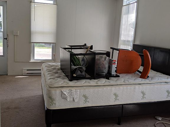 Main room/sleeping area