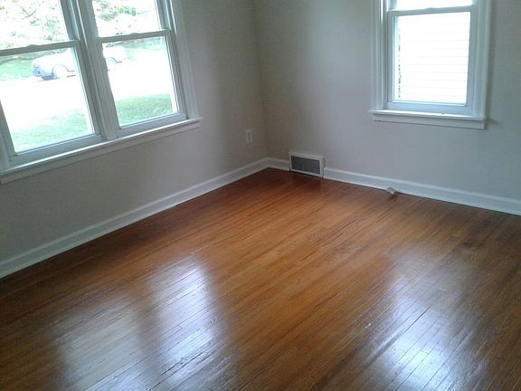 4th image of 1907 E Chandler Ave #A
