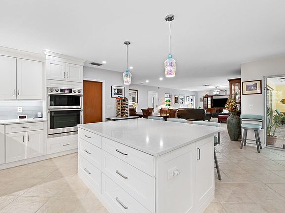 4th image of 1205 SW 18th Court