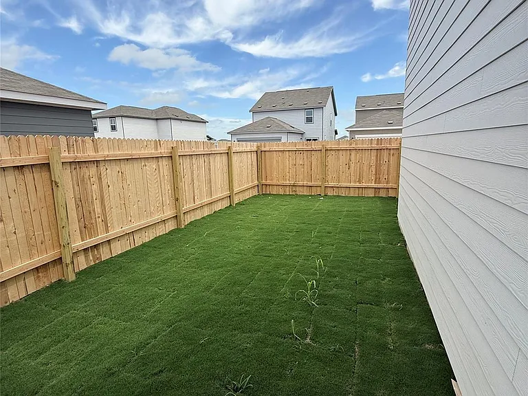 520 McFadin Way S — Photo 13