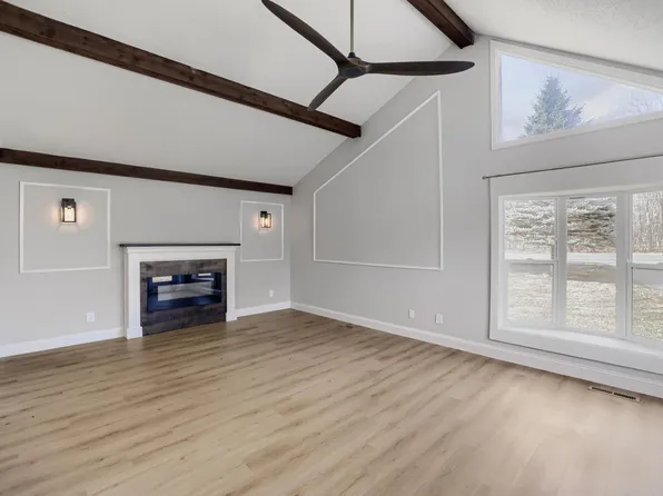 955 1st St, Taylors Falls, MN 55084