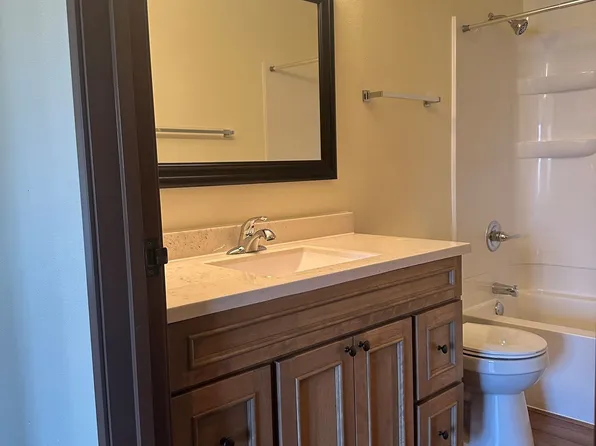Shadow Creek Apartments