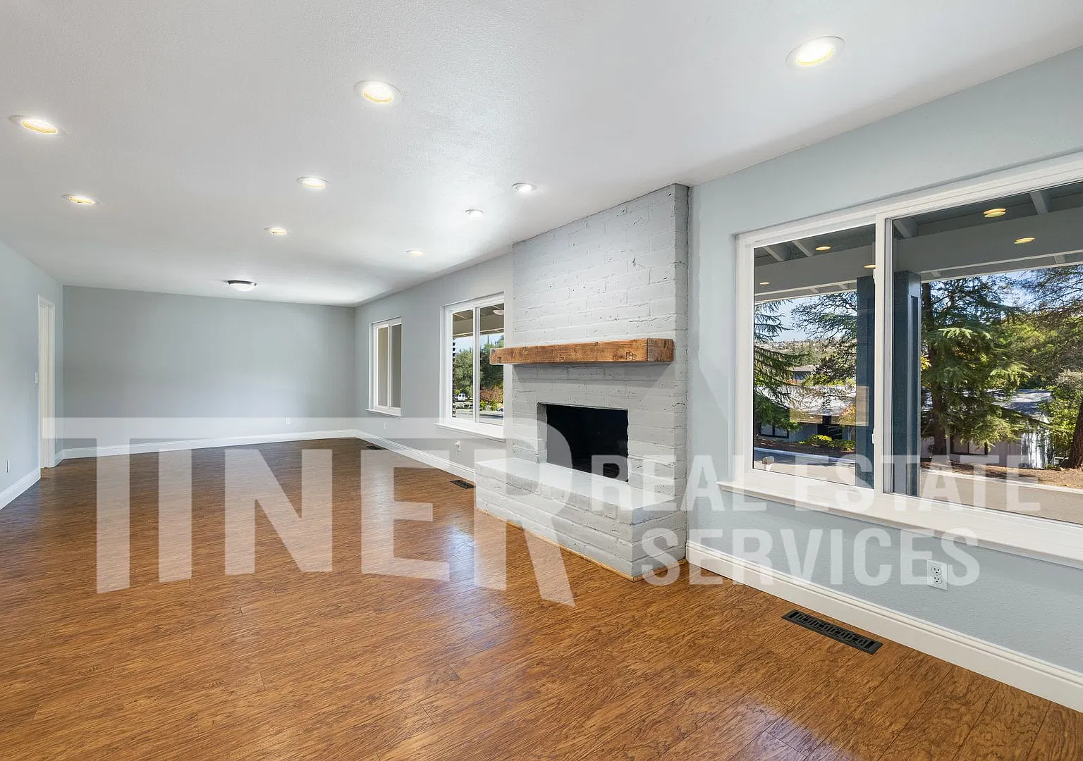 3134 Stanford Lane - Tier 1 - Beautifully Updated Home on Spacious Lot — Photo 3