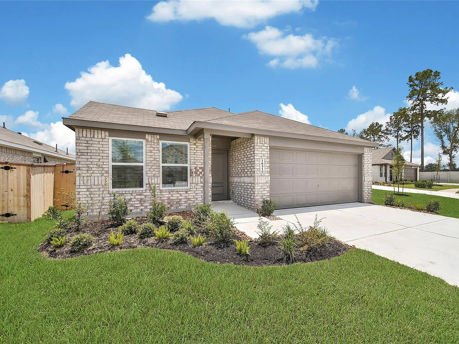 3 bed, 2.0 bath, 1084 sqft, $1,875 — Photo 2