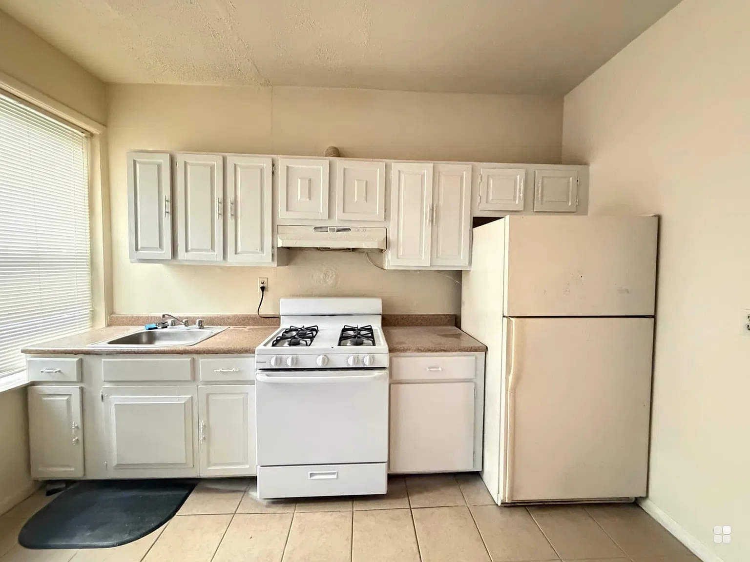 2 bed, 800 sqft, $1,700 — Photo 1