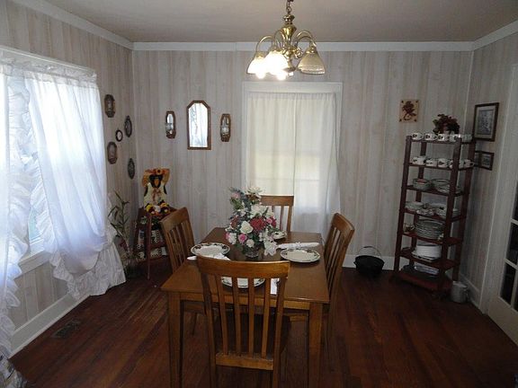 2nd image of 200 Hobson Ave