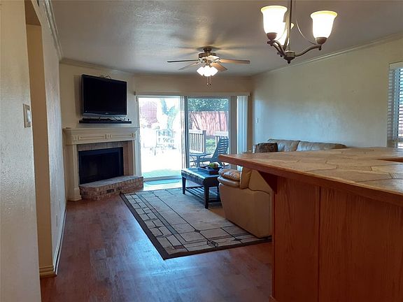 2nd image of 3715 Twin Oaks Ct