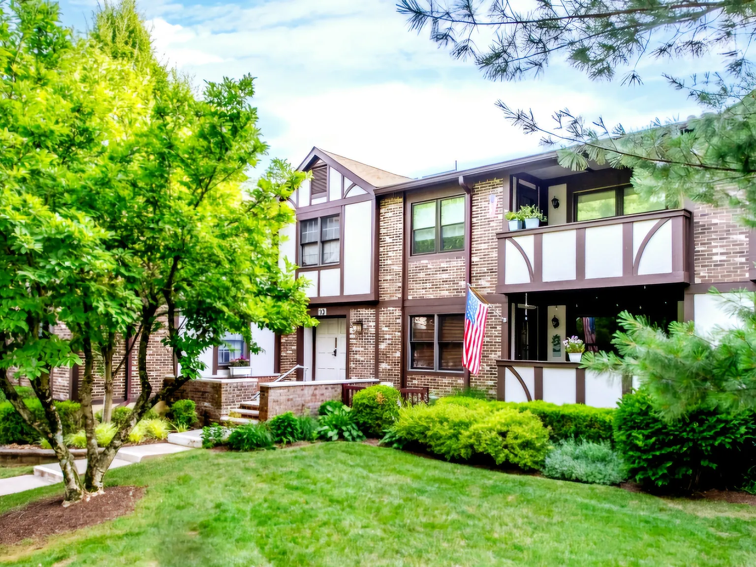 1 bed, 1100 sqft, $2,602 — Photo 3