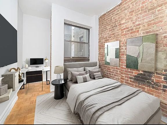 3rd image of 333 W 43rd St APT 2C