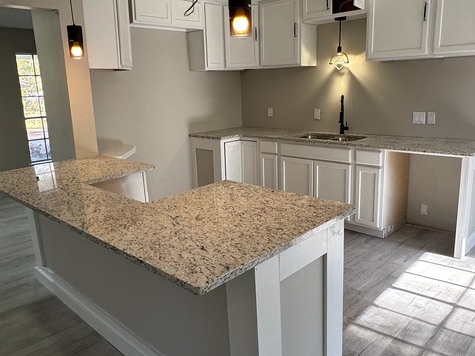 3 bed, 1477 sqft, $2,000 — Photo 2