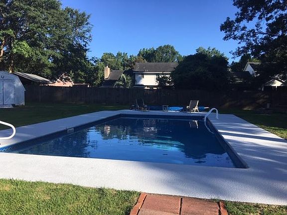 4th image of 225 Smythe Dr