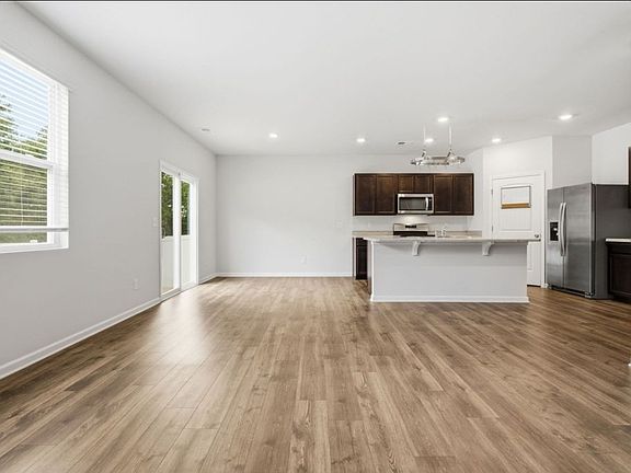 5th image of 514 Ash St