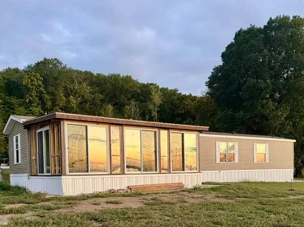 2510 N Sycamore Haven Dr, Dallas City, IL 62354