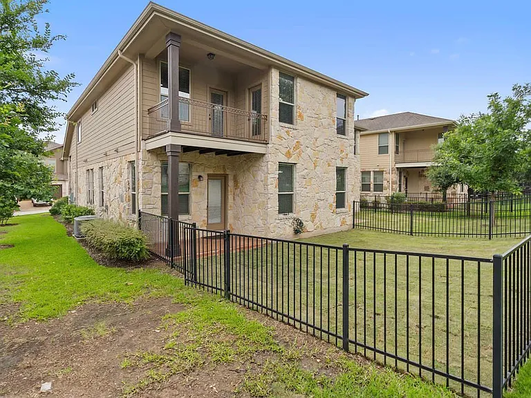 7324 Bandera Ranch Trl #B — Photo 35