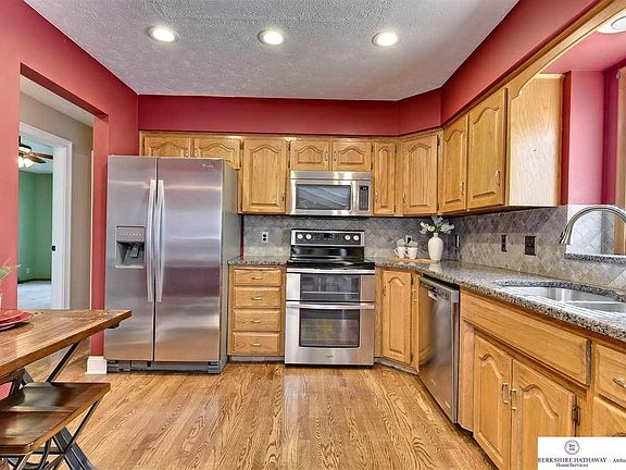 4th image of 5913 Hascall St