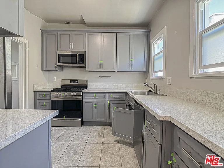 733 N Ridgewood Pl #735-1/2 — Photo 4