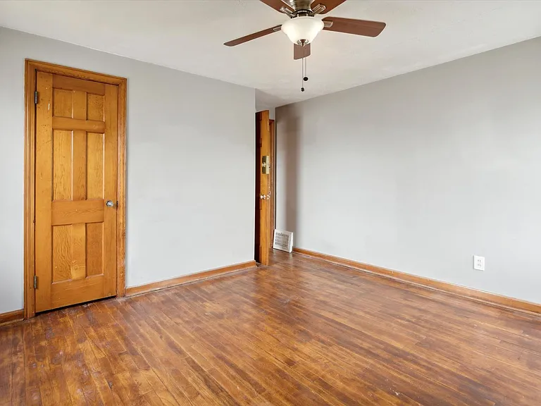 9504 S Highland Ave — Photo 17