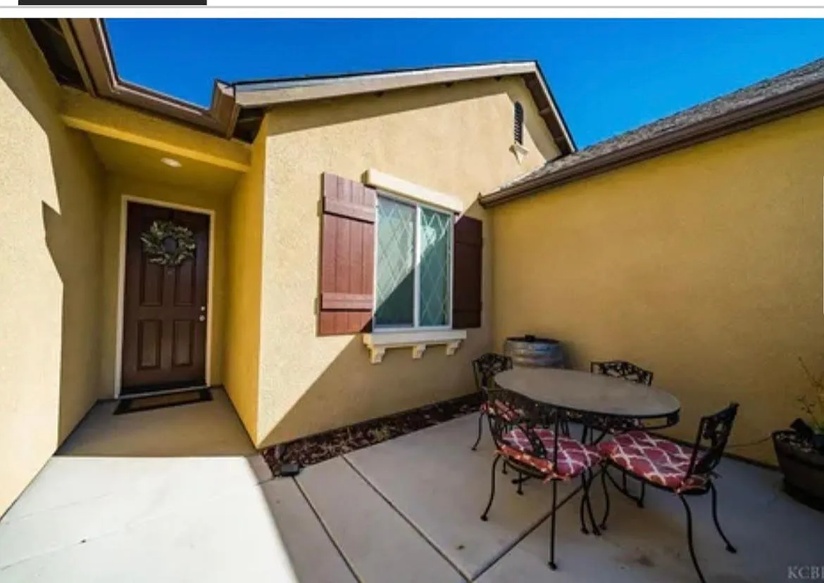 4 bed, 1711 sqft, $2,700 — Photo 2