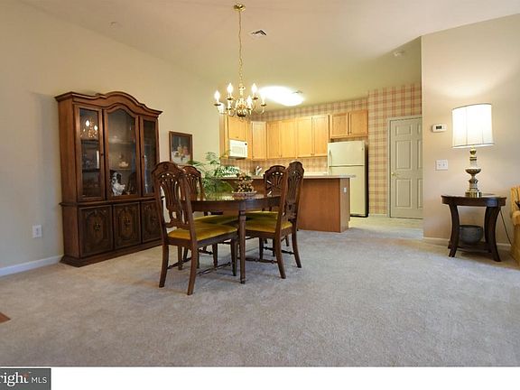 3rd image of 2105 Poplar St