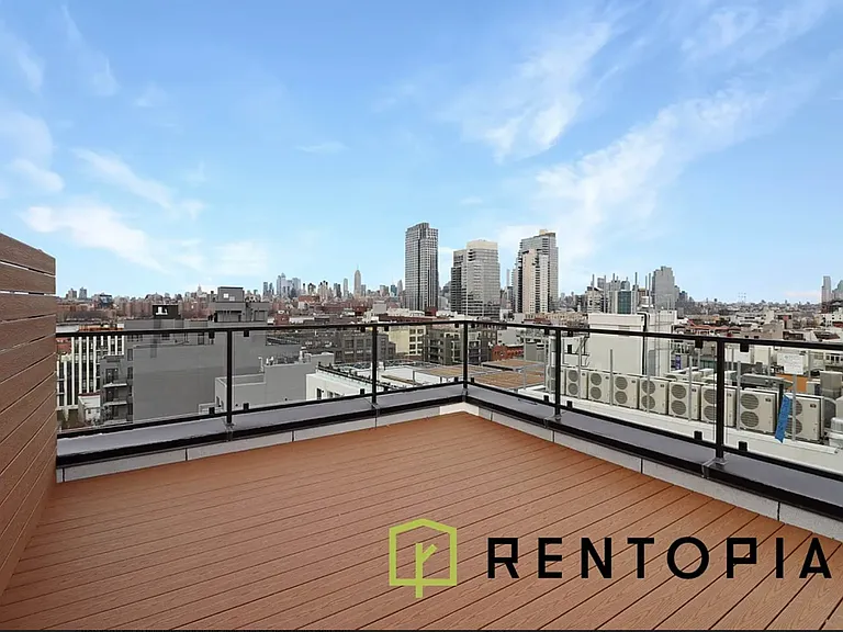 228 Berry St #7R — Photo 17