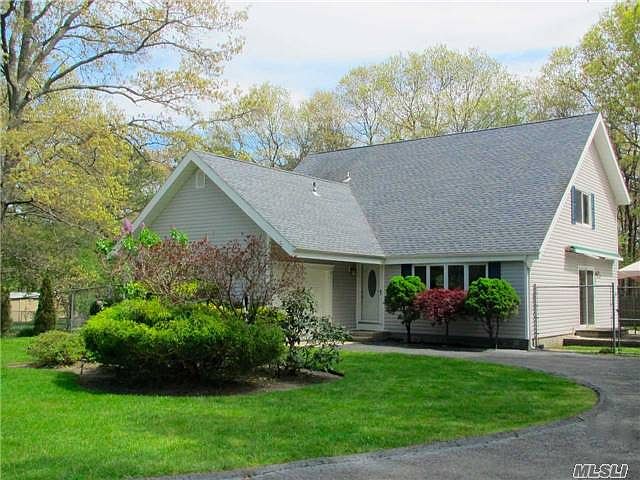 1st image of 20 Ferrick Ave