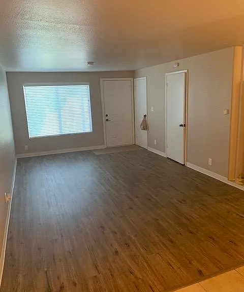 1725 Anderson St — Photo 2