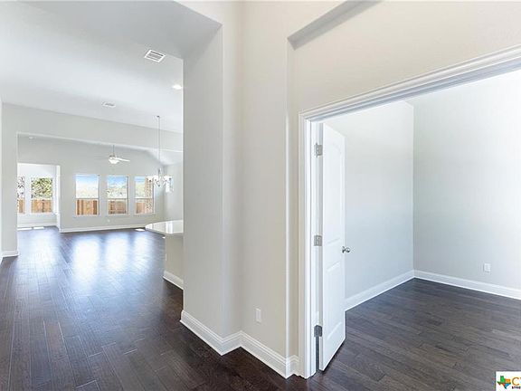 4th image of 917 Academy Oaks Dr