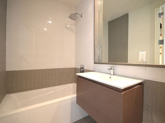 4th image of 83 Montrose Ave #2M