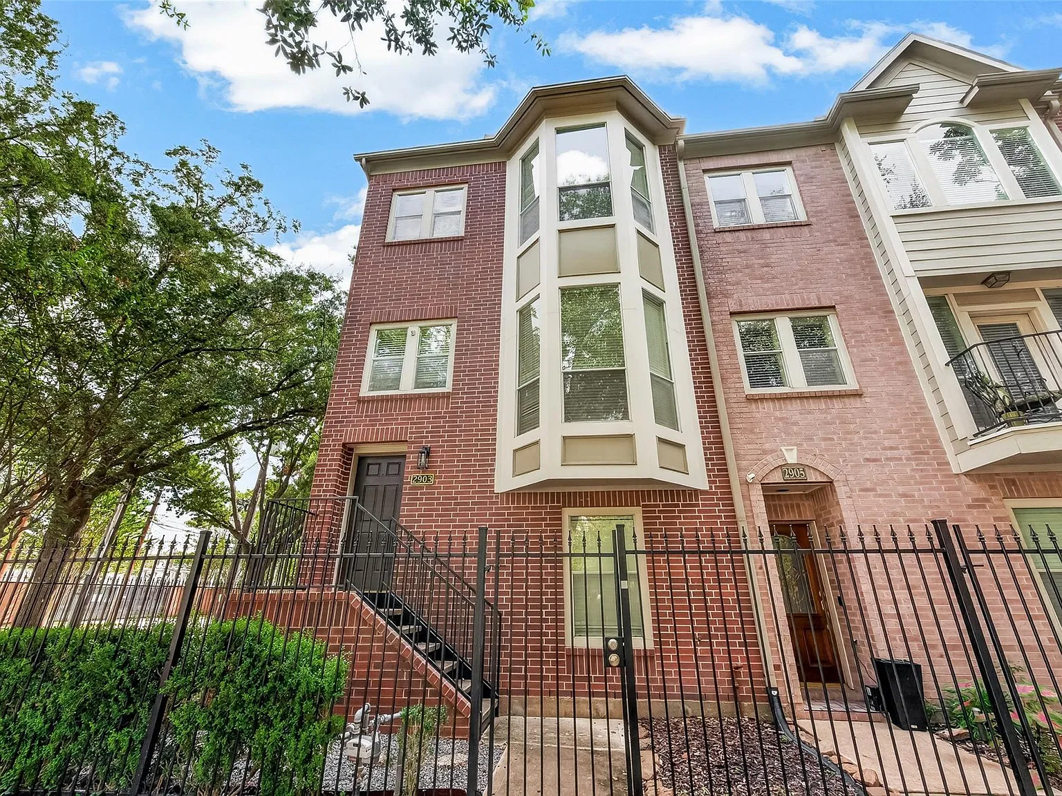 3 bed, 3.0 bath, 2002 sqft, $2,725 — Photo 2