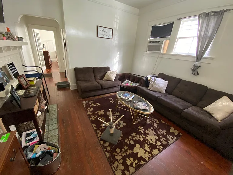 1822 Broadway St — Photo 3