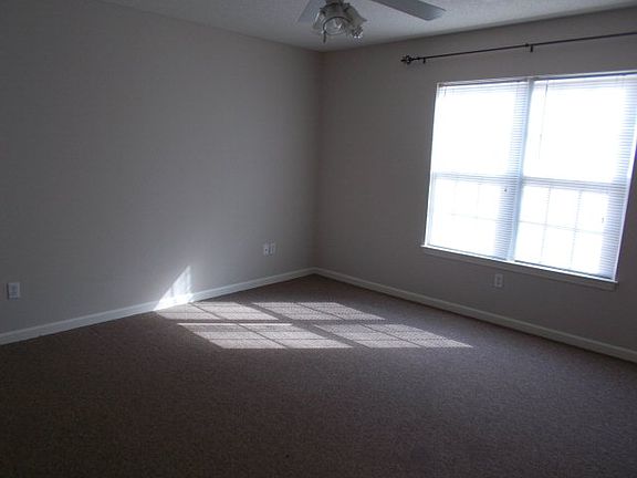 3rd image of 804 Warthen St