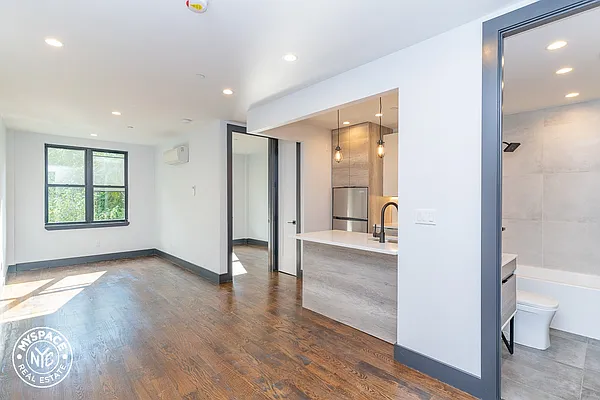 Rented by MySpaceNYC | media 26